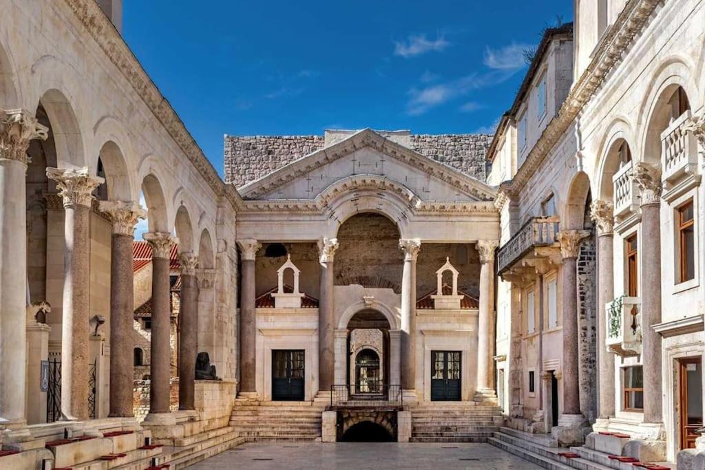 Hotel Bubbles Penthouse With Jacuzzi