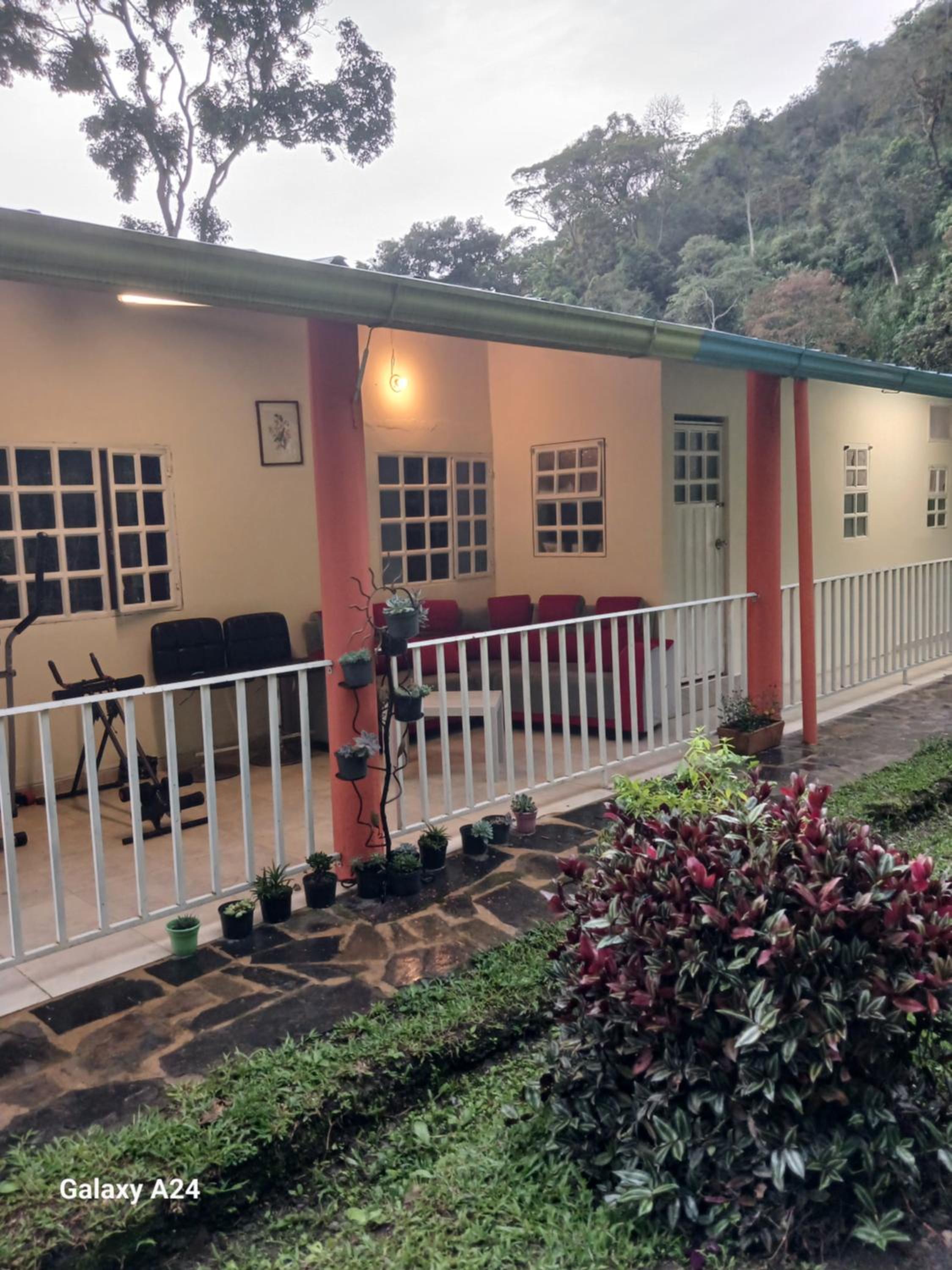 EL Refugio
