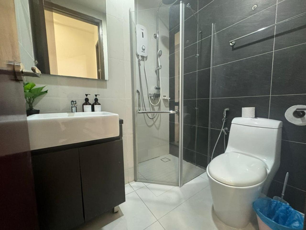 JB City Danga Bay-CG Shopping Mall Apartment