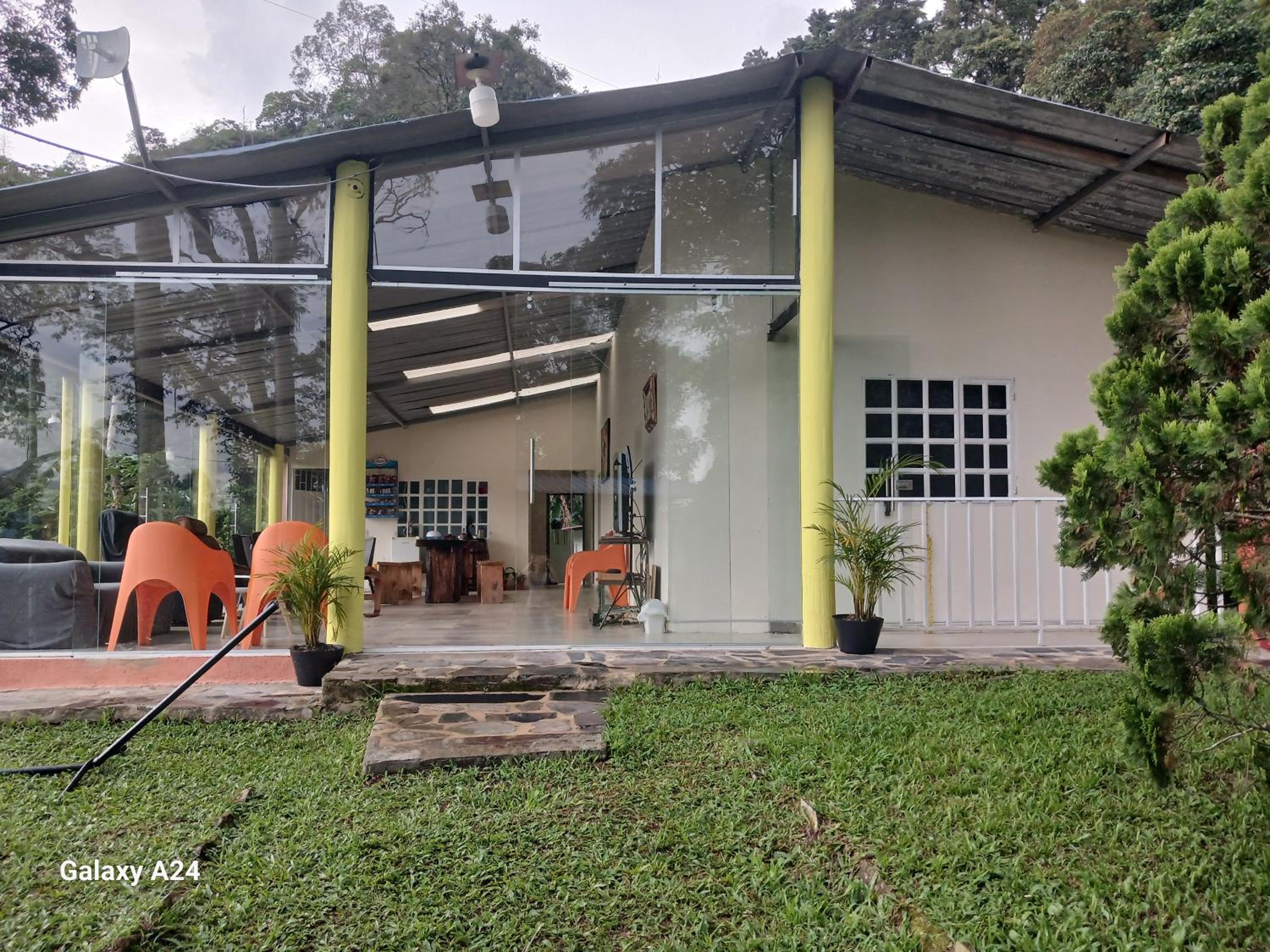 EL Refugio