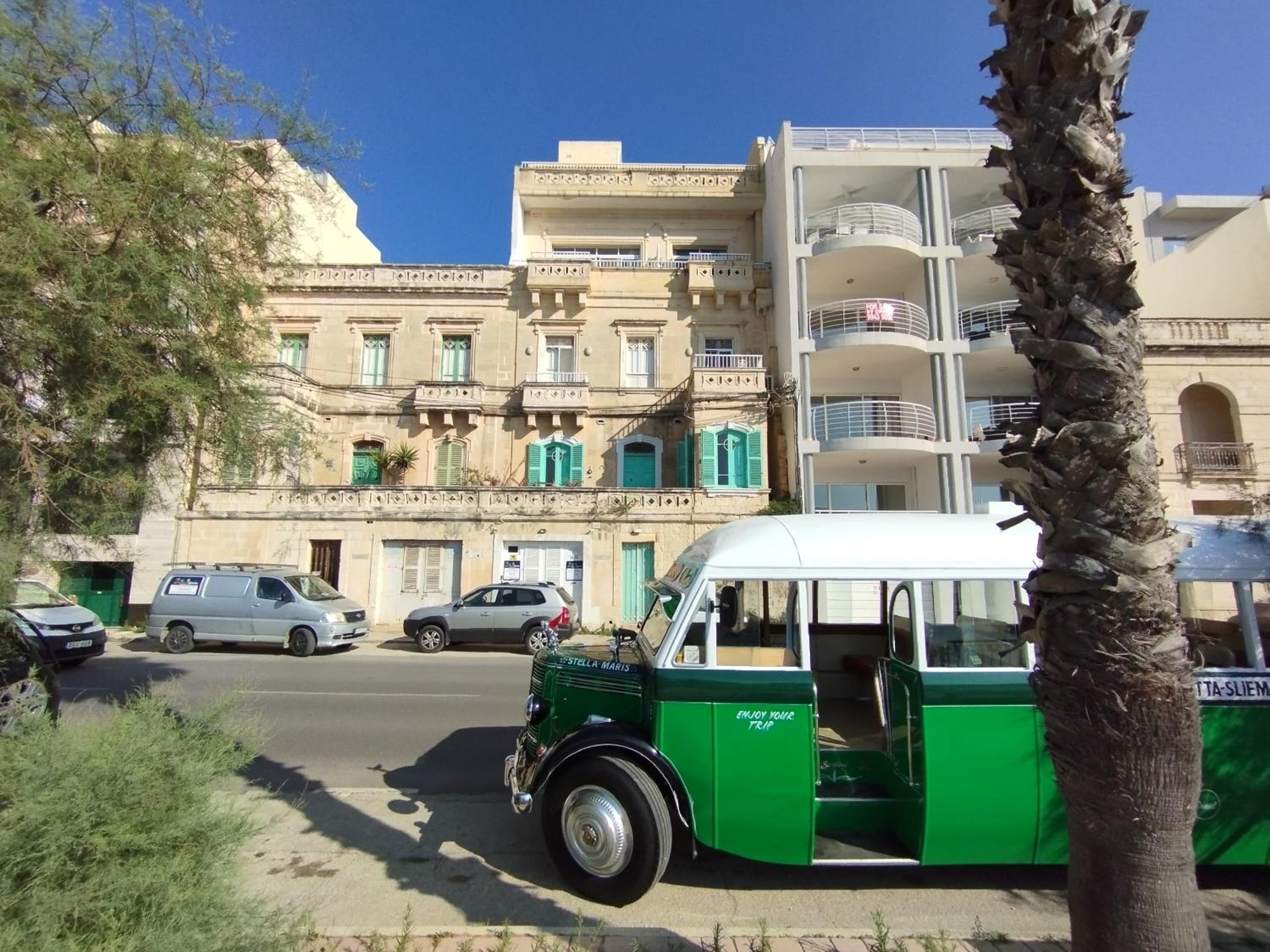 Blue Harbour Seafront with large terrace with panoramic sea views - by Getawaysmalta, photo 26