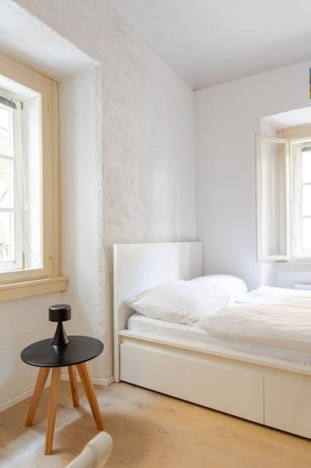 Artistic Studio Quiet Crusader Street Apartment view 5