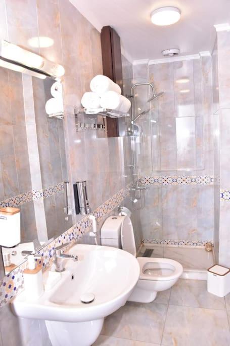 Elegant Arabesque 3BR Apt in Downtown - Mint 7