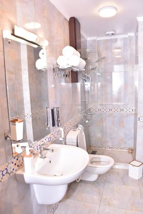 Elegant Arabesque 3BR Apt in Downtown - Mint 7