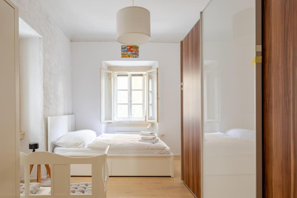 Artistic Studio Quiet Crusader Street Apartment view 4