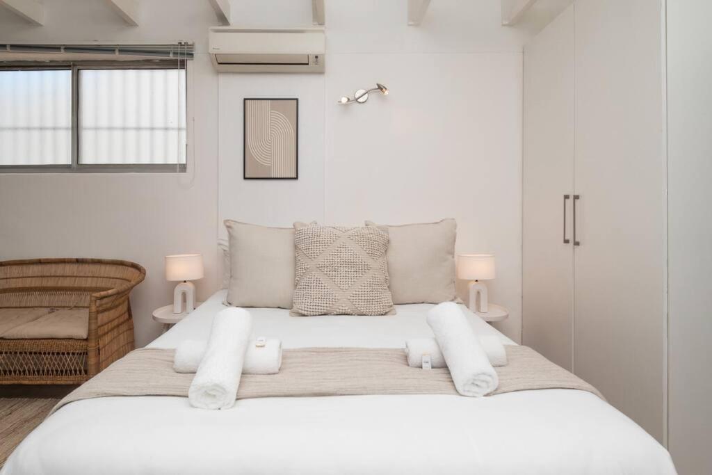 Bohemian, Neutral Studio Close to Promenade