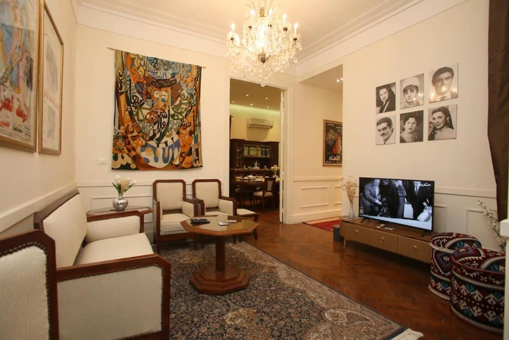 Vintage 2BR Apt in Downtown - Mint 69