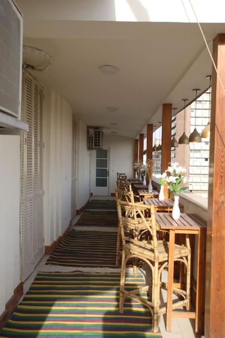 Vintage 2BR Apt in Downtown - Mint 69