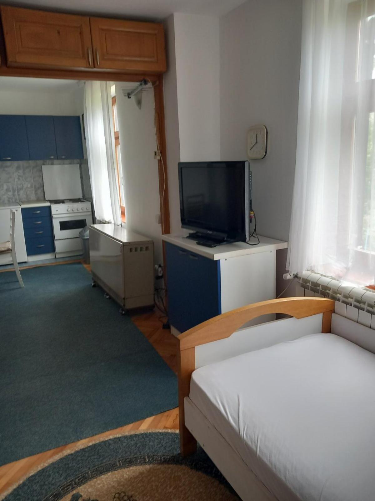 Photo 8