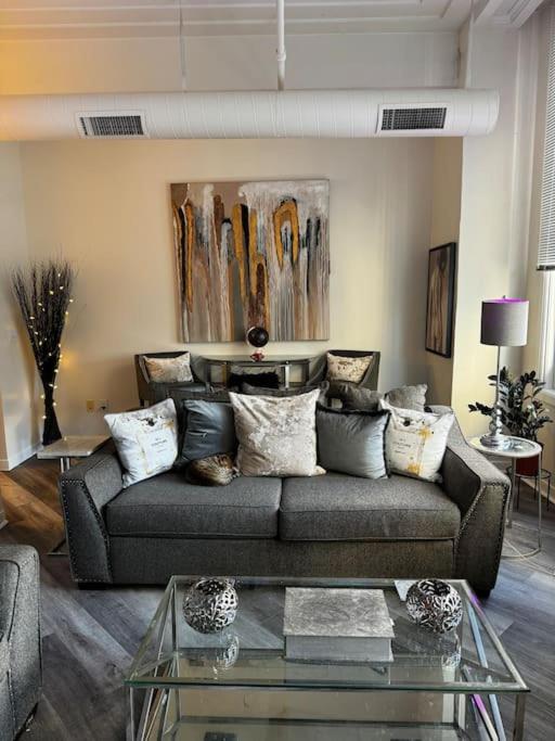 Luxury SmartHome Downtown Indianapolis view 4