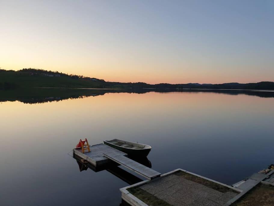 Idyllic lakeside cabin with private beach and boat