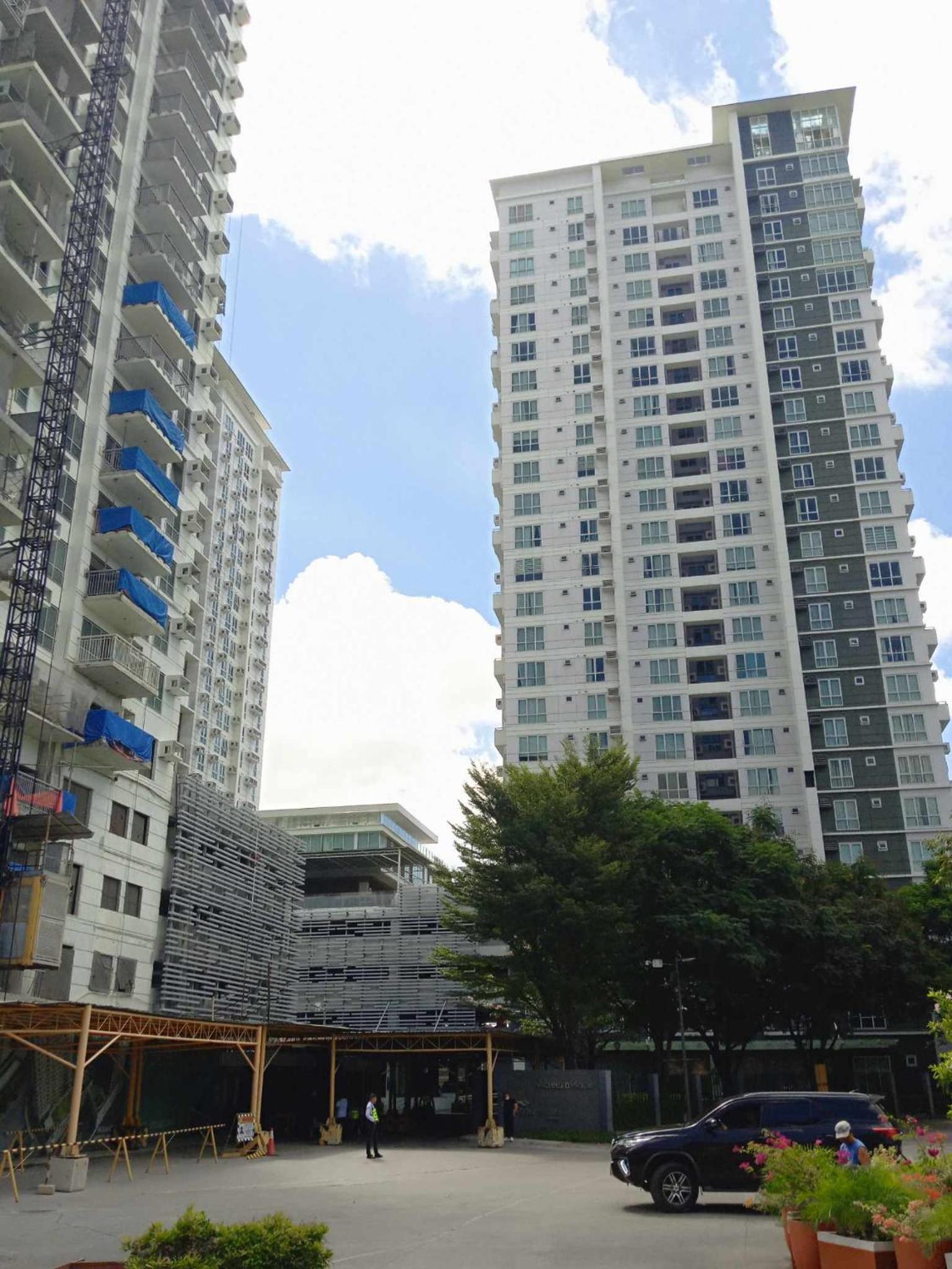 Abreeza Place Tower 1 Modern Studio type 1BR Apartment view 4