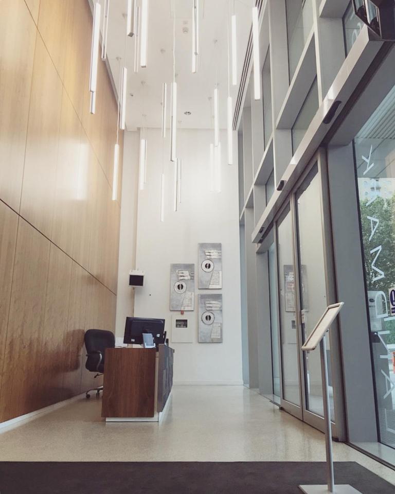 Modern 1 bed apartment at heart of Canary Wharf