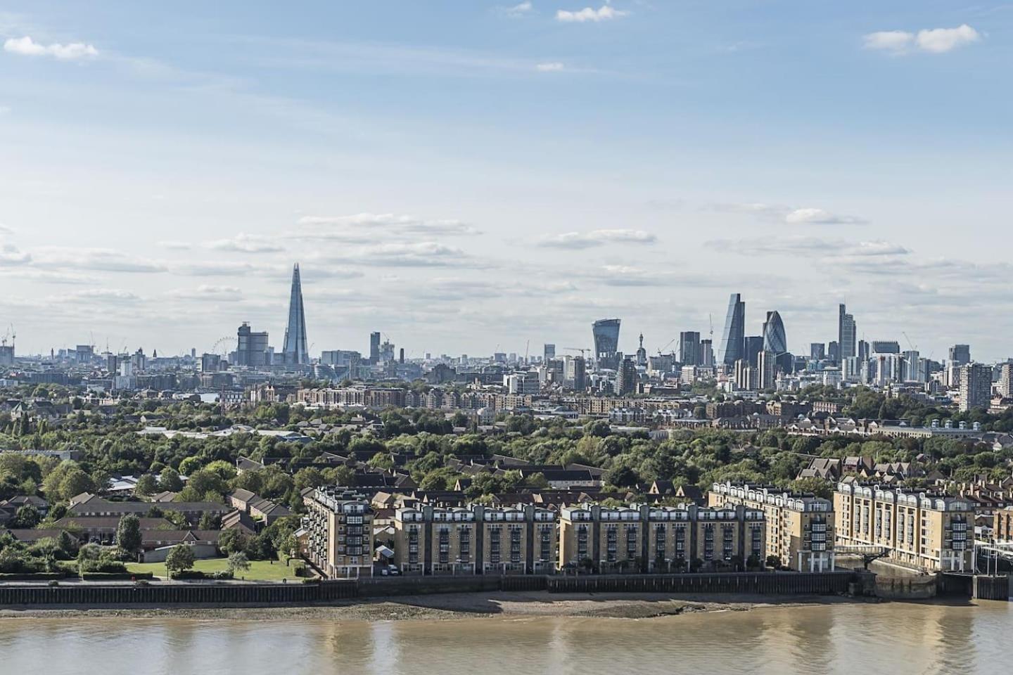 Modern 1 bed apartment at heart of Canary Wharf