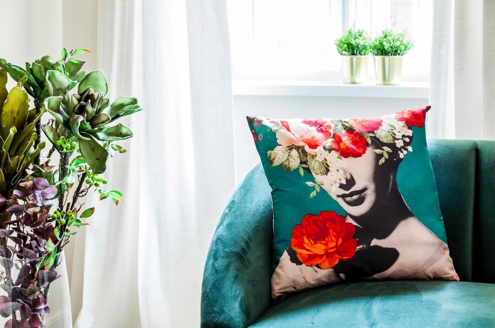 Greta's Rose view 4