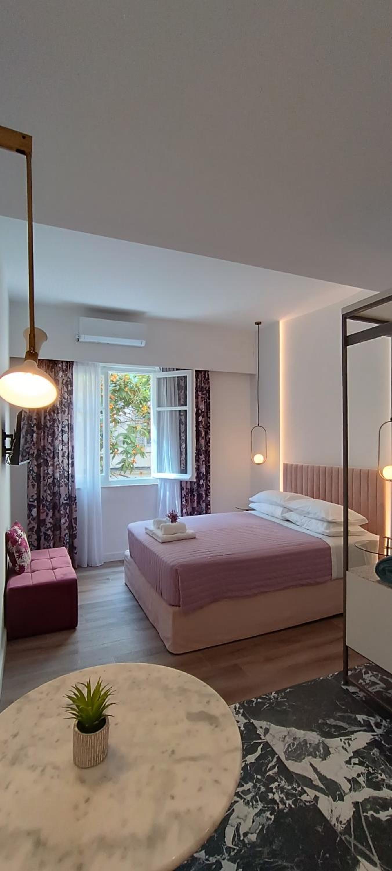 MUSES LUXURY SUITES