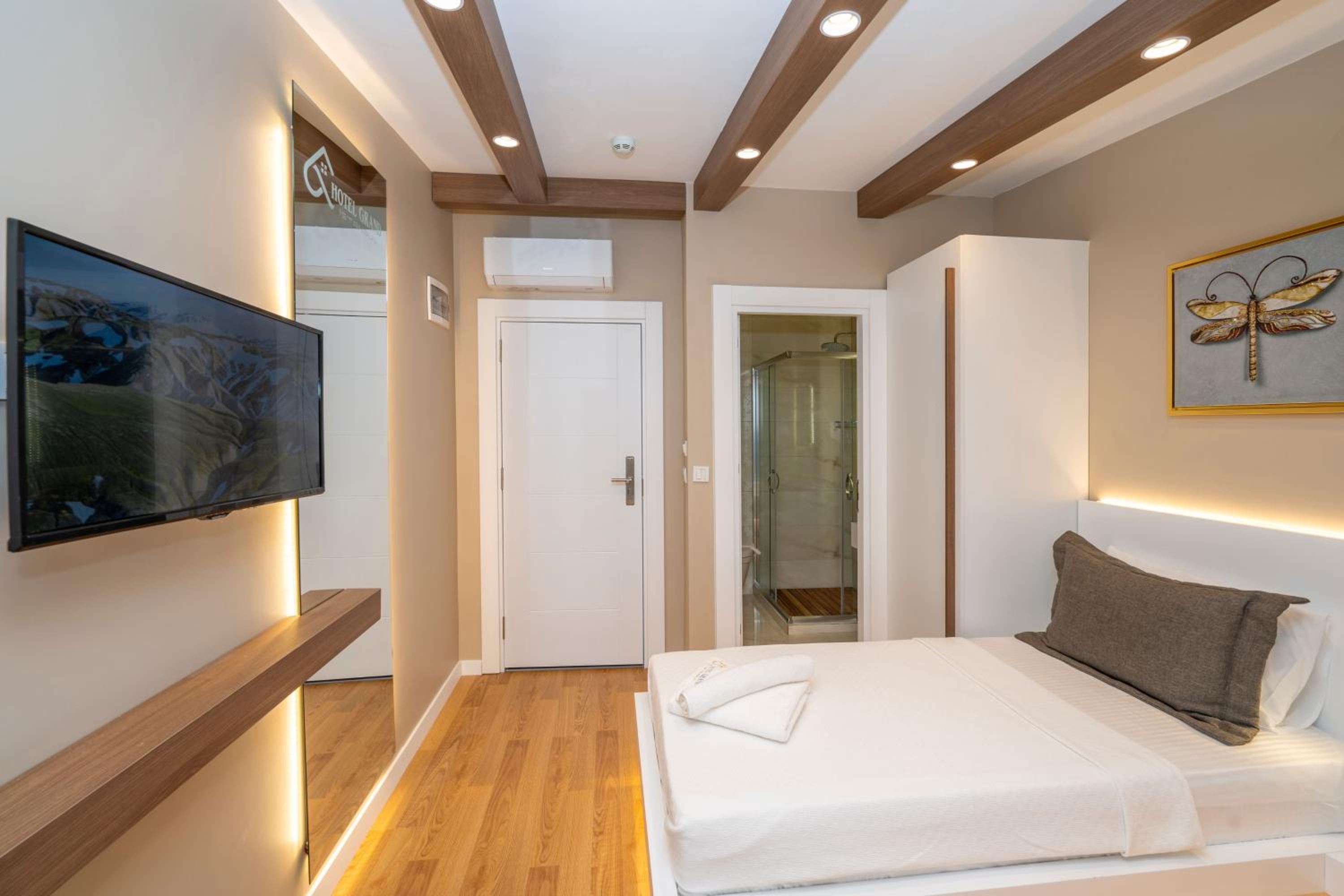 Hotel Grand İstanbul - Image 32