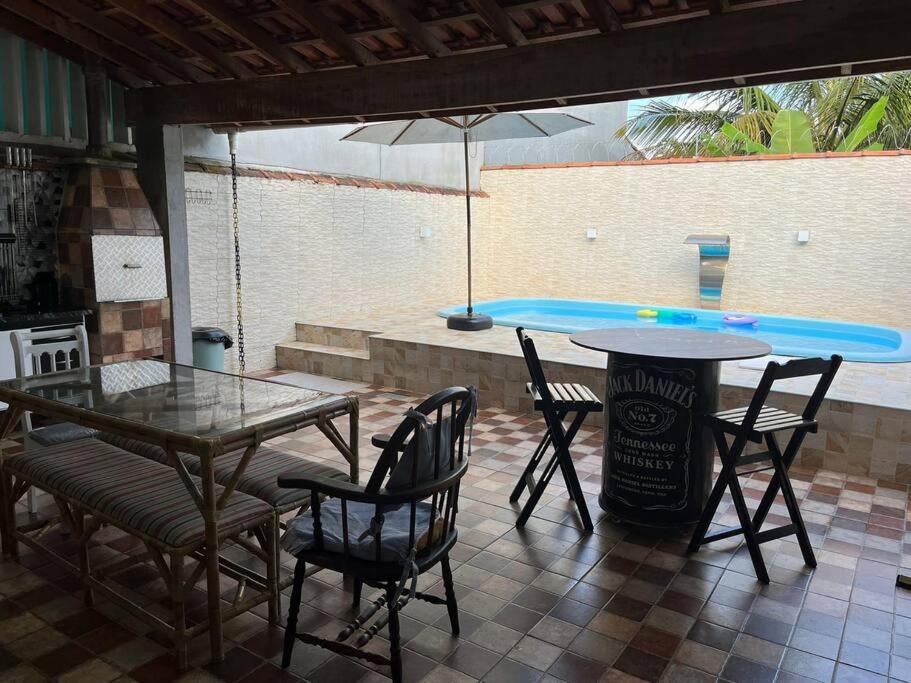 Casa familiar com piscina