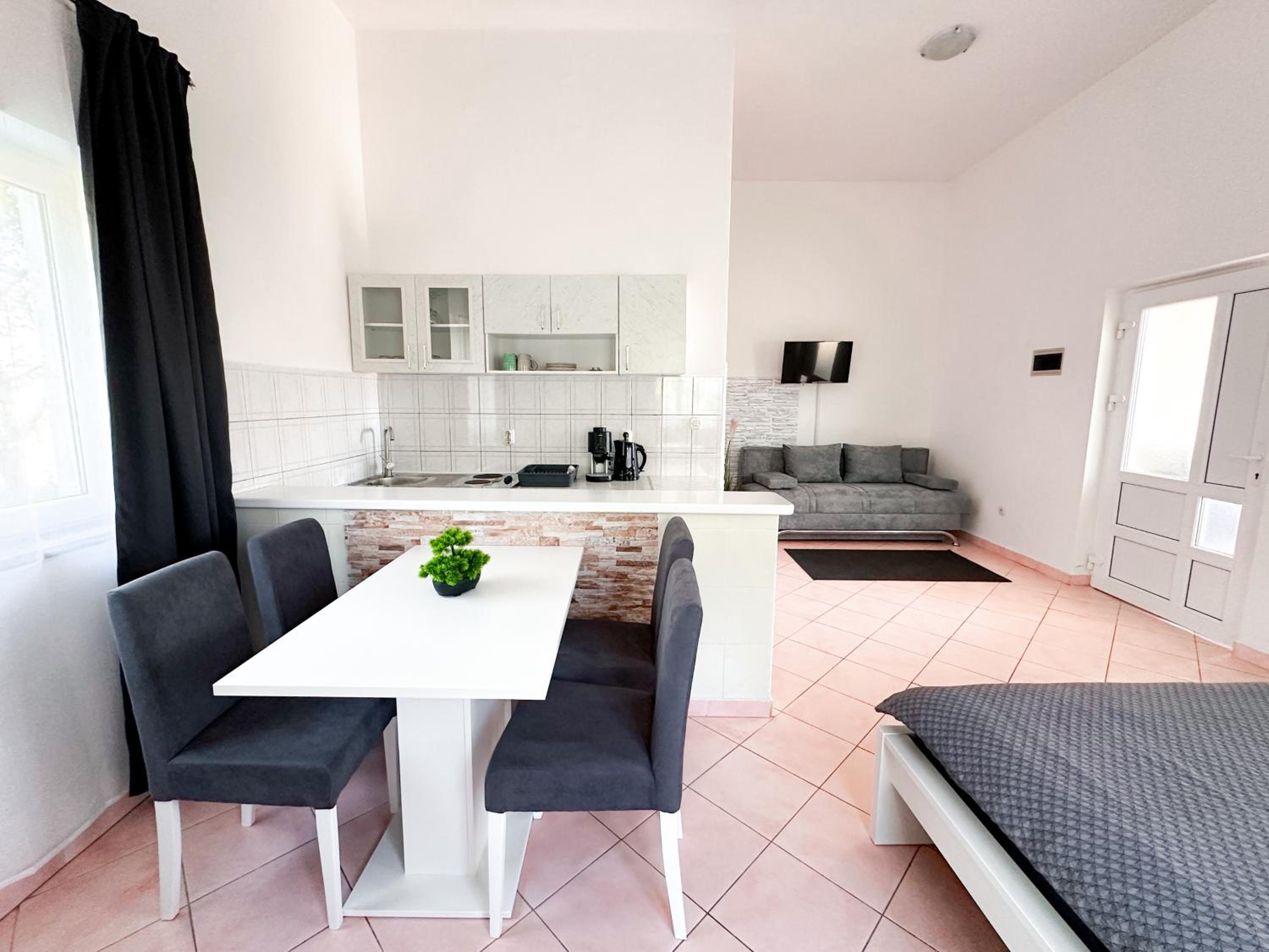 Sunside Apartments