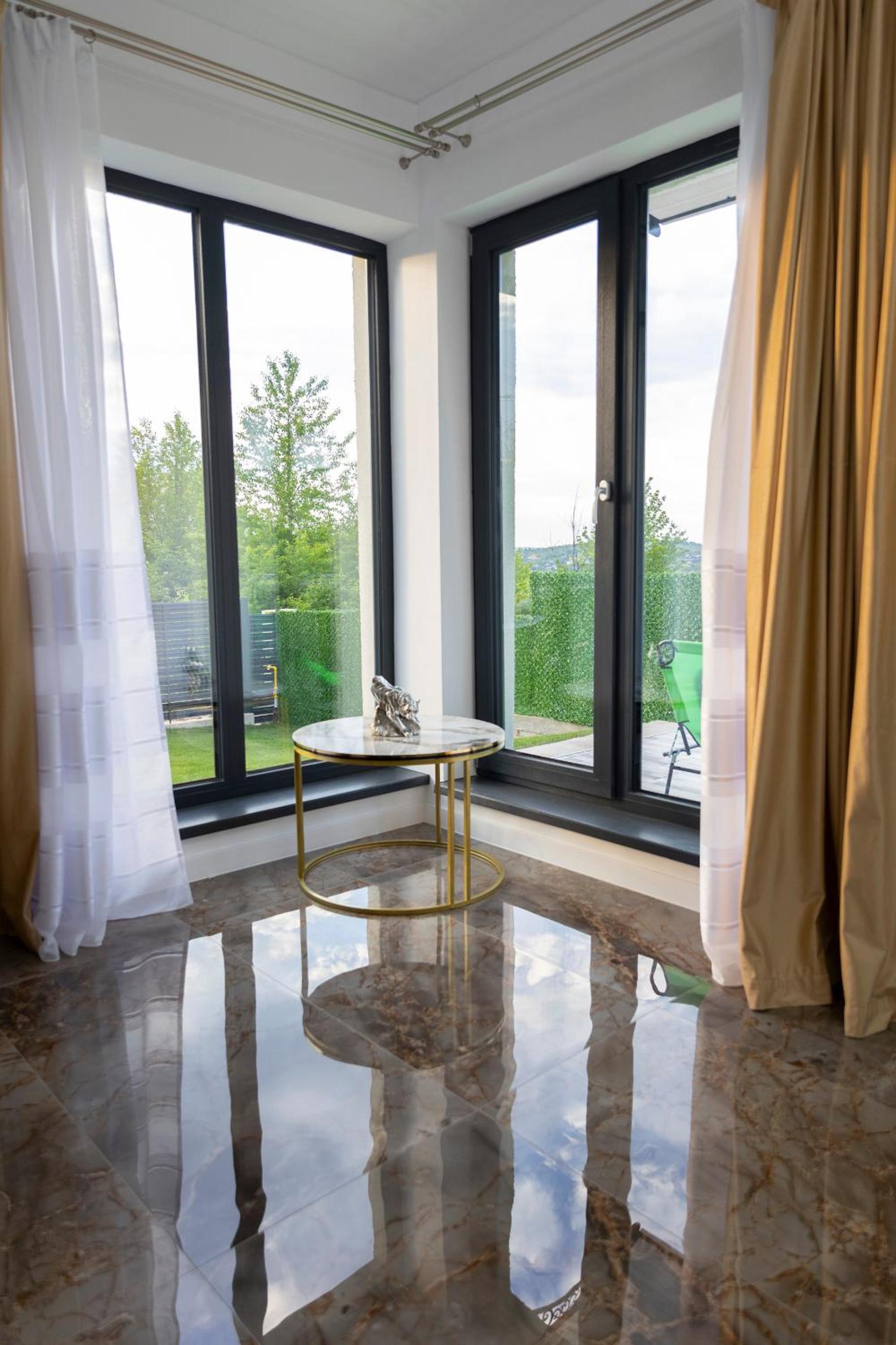 Jacuzzi & luxury house