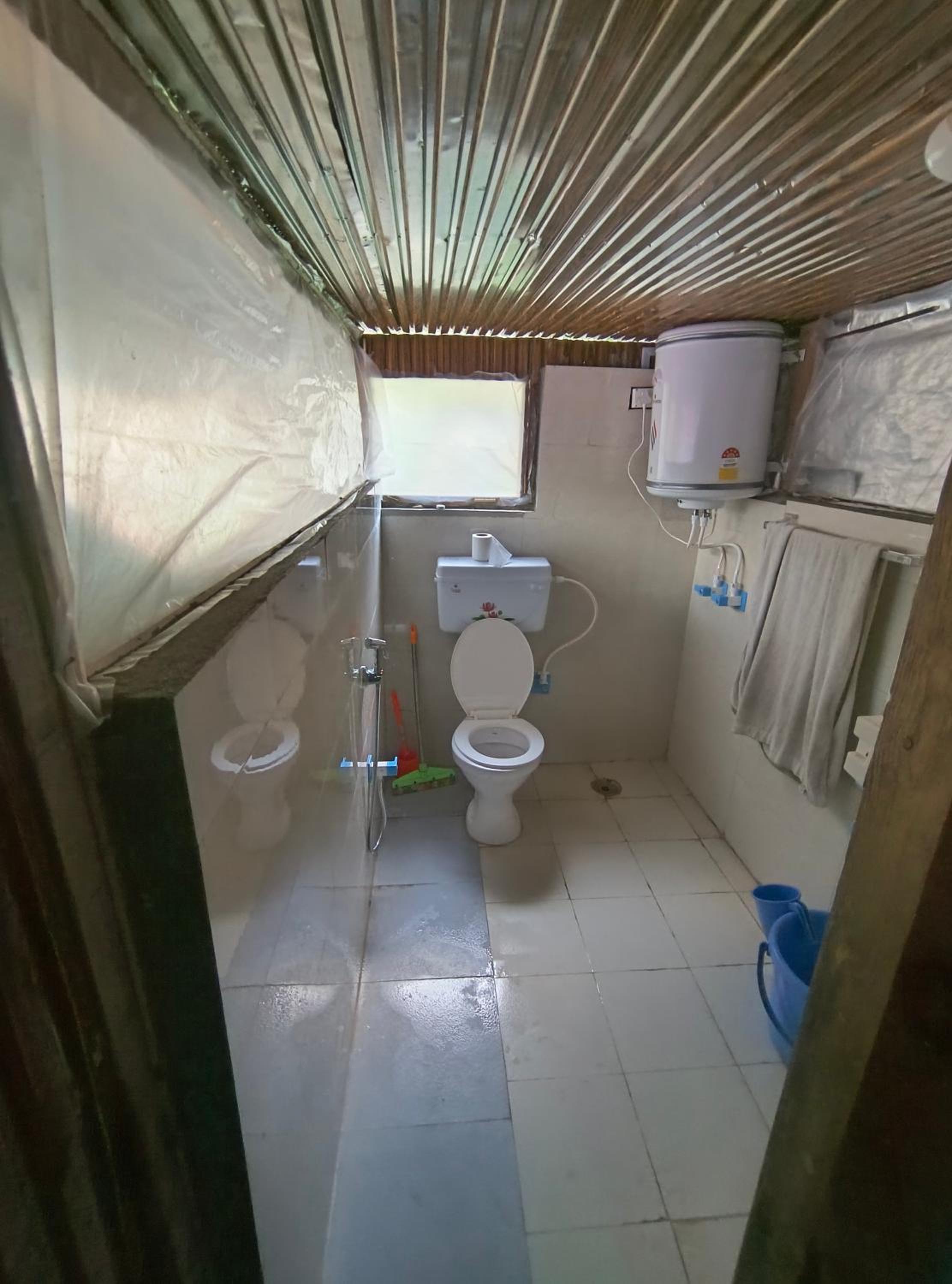 Khan Guesthouse Naranag view 2