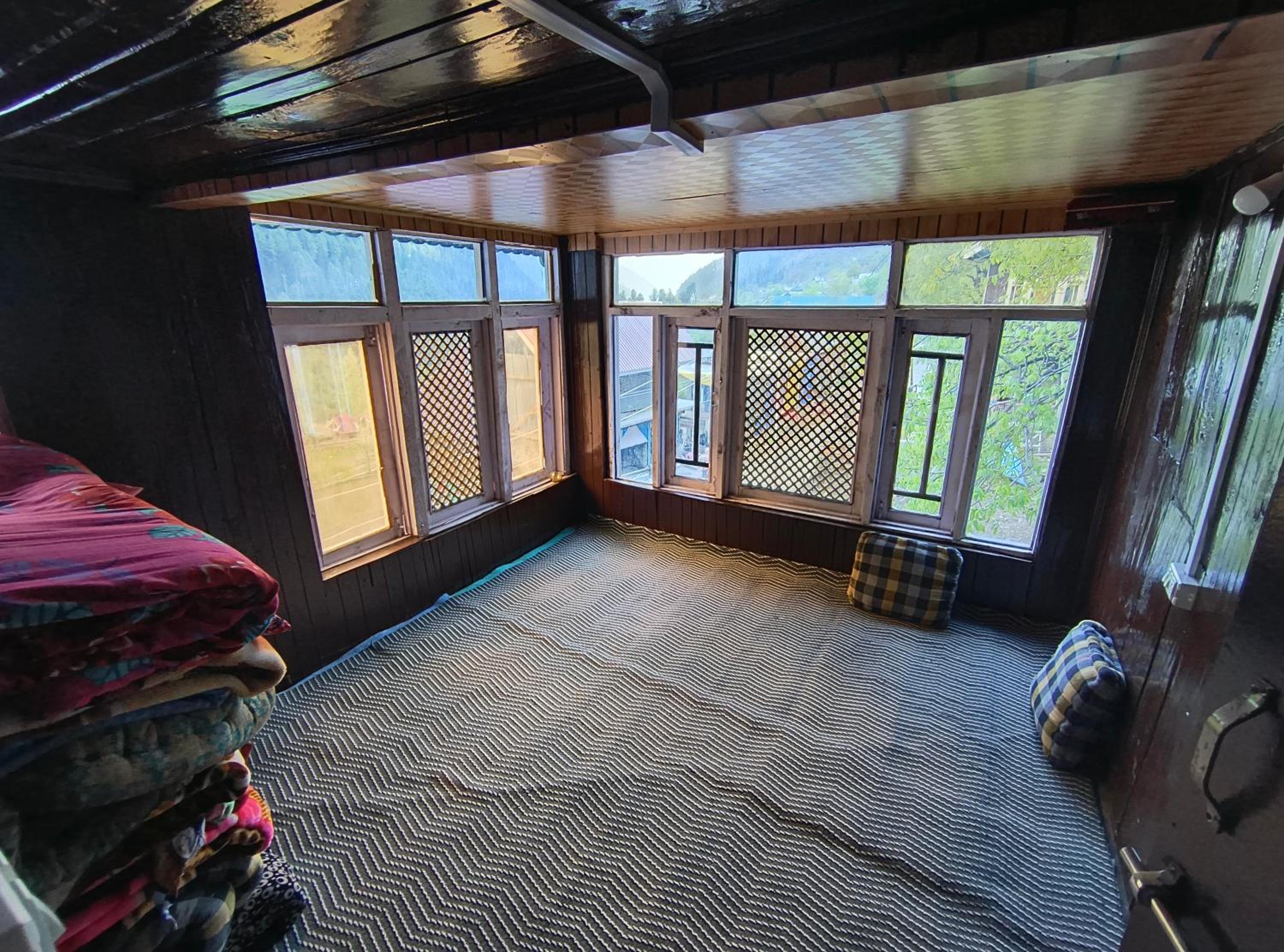 Khan Guesthouse Naranag view 3