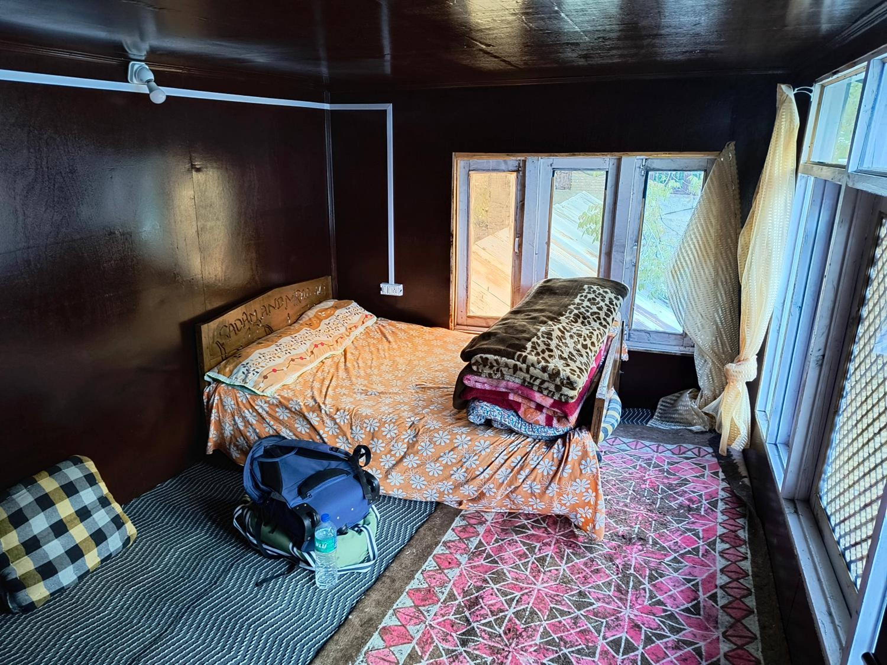 Khan Guesthouse Naranag view 4