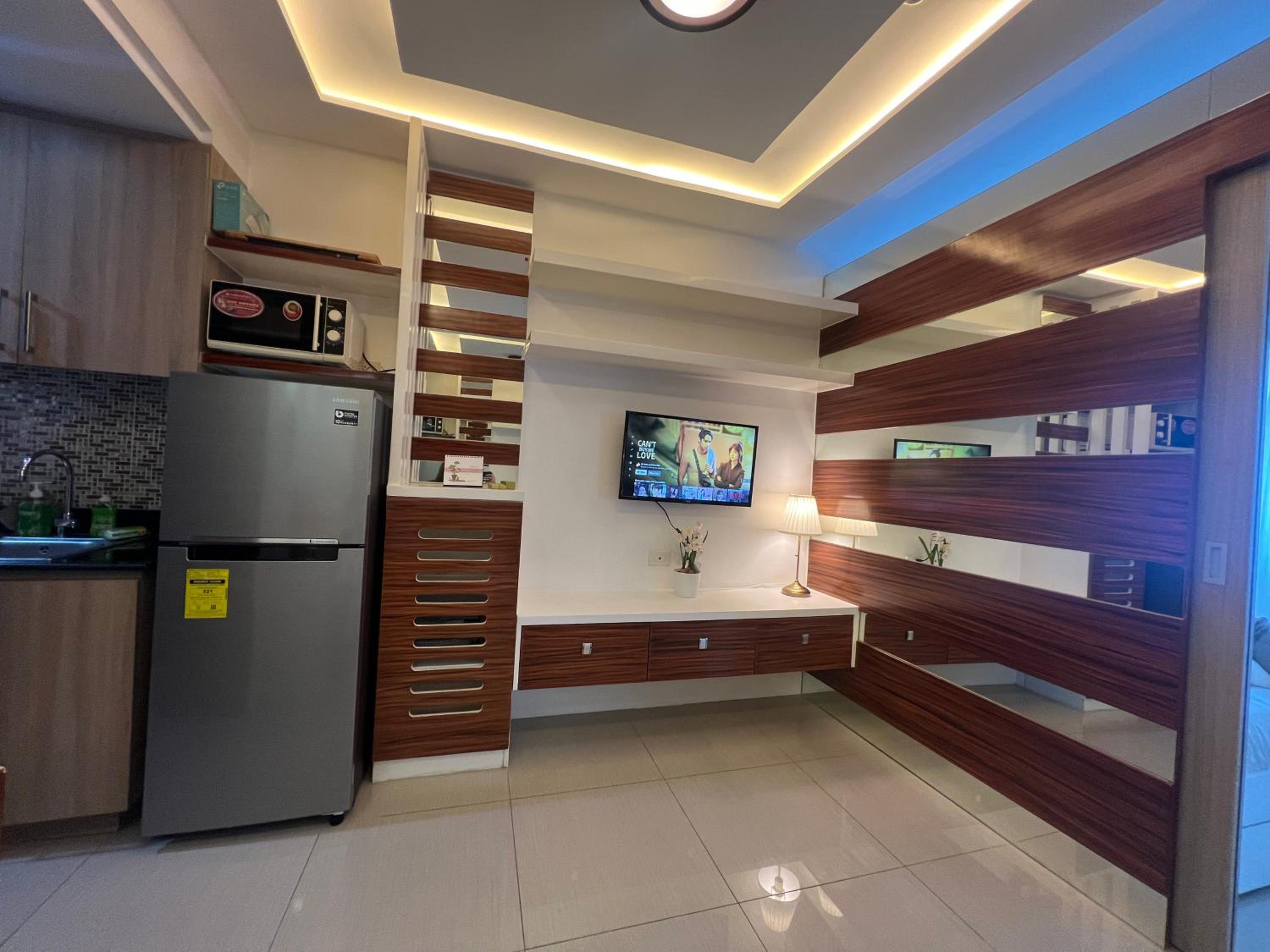 1br Shore Residences Staycation at Royels Place view 2