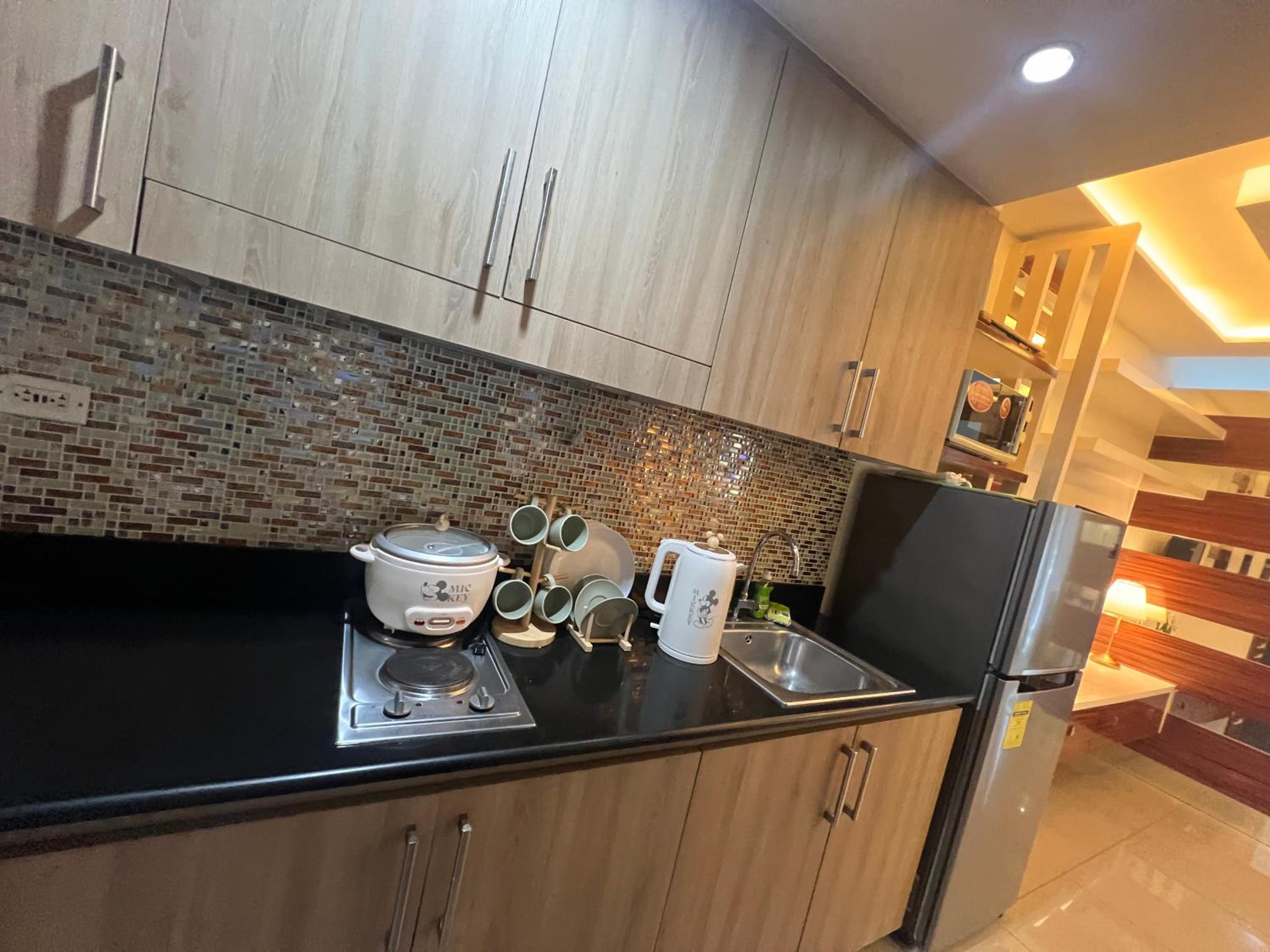 1br Shore Residences Staycation at Royels Place view 3