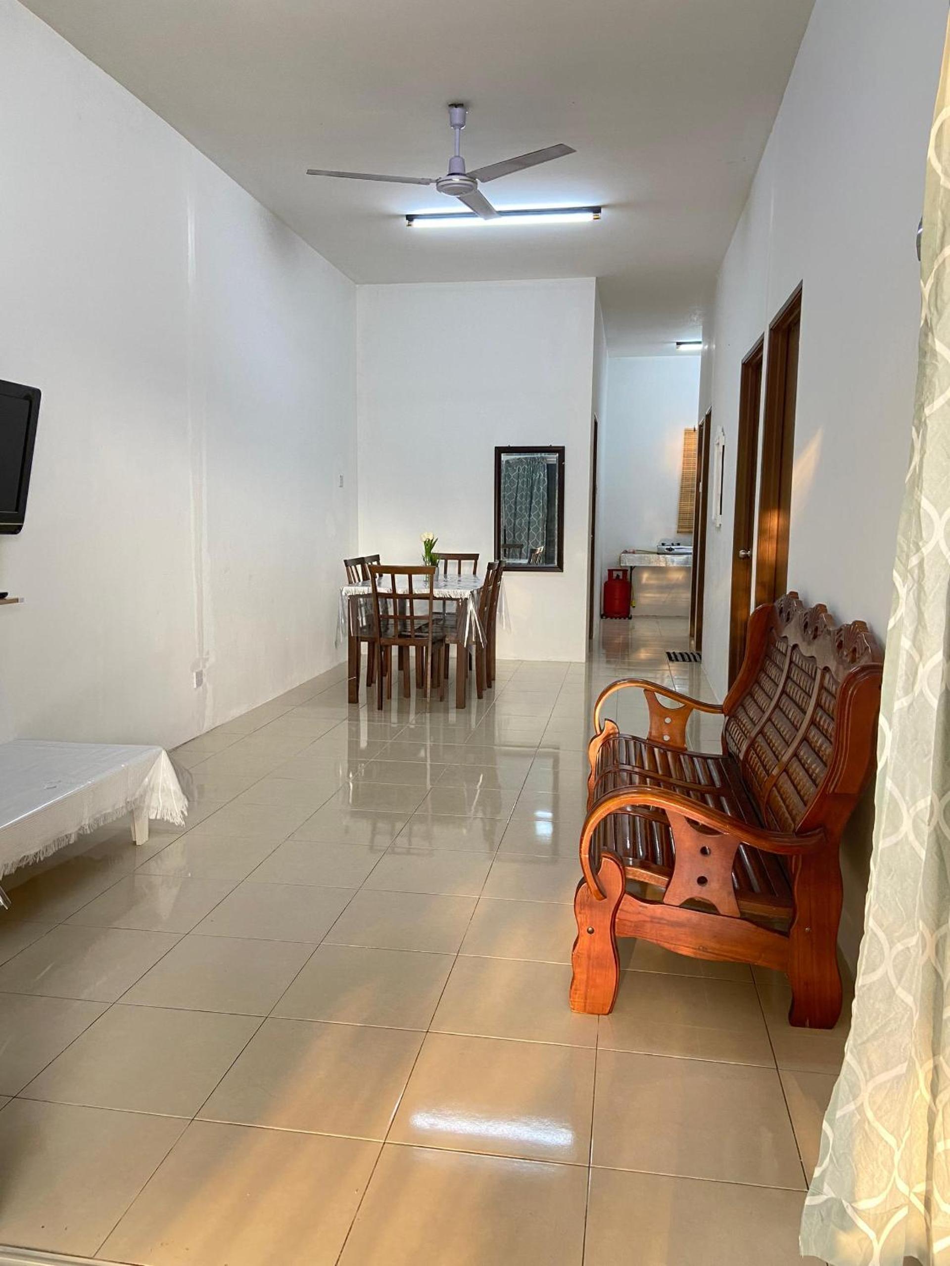 EmyNuar Homestay photo 1