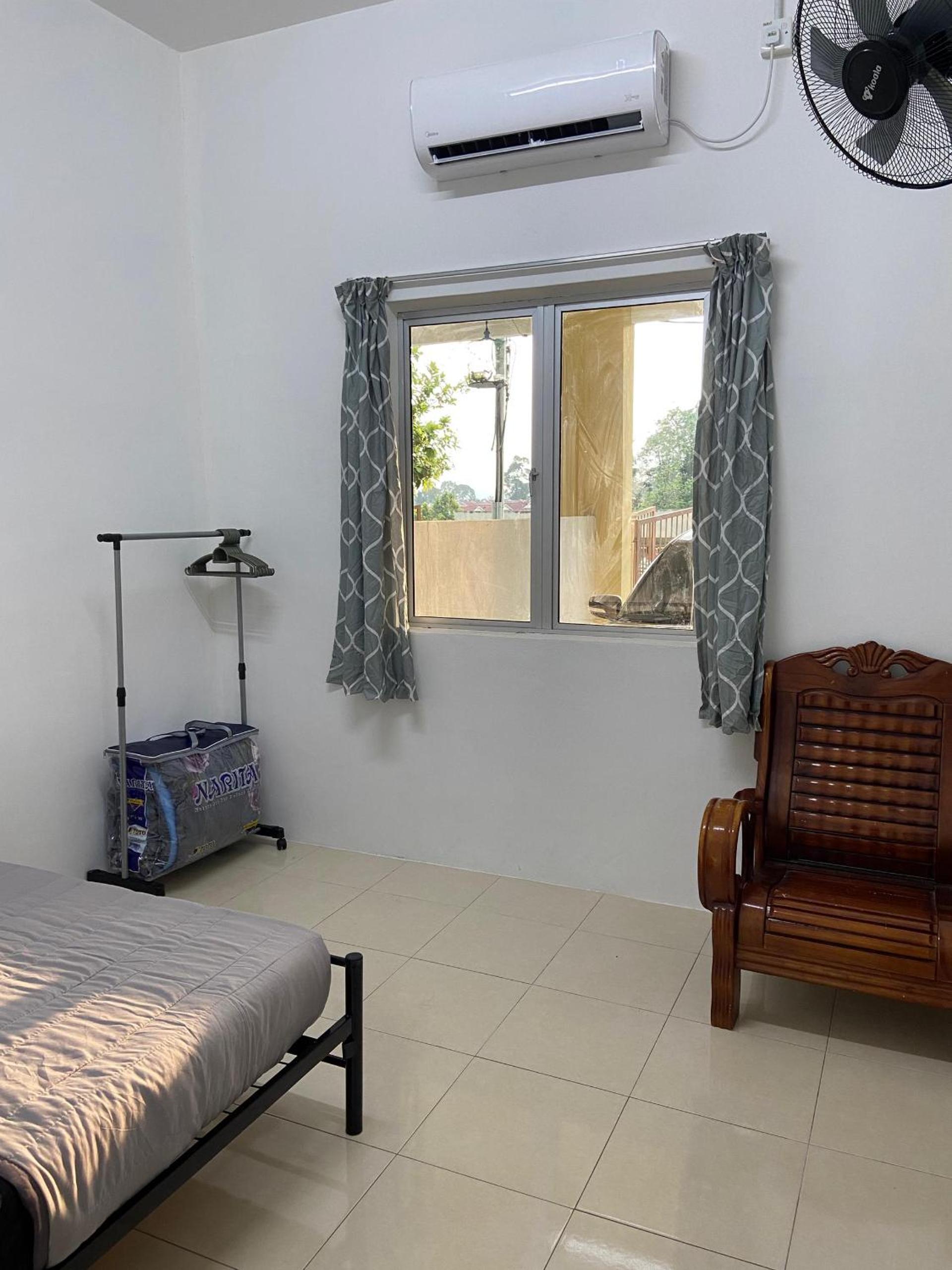 EmyNuar Homestay