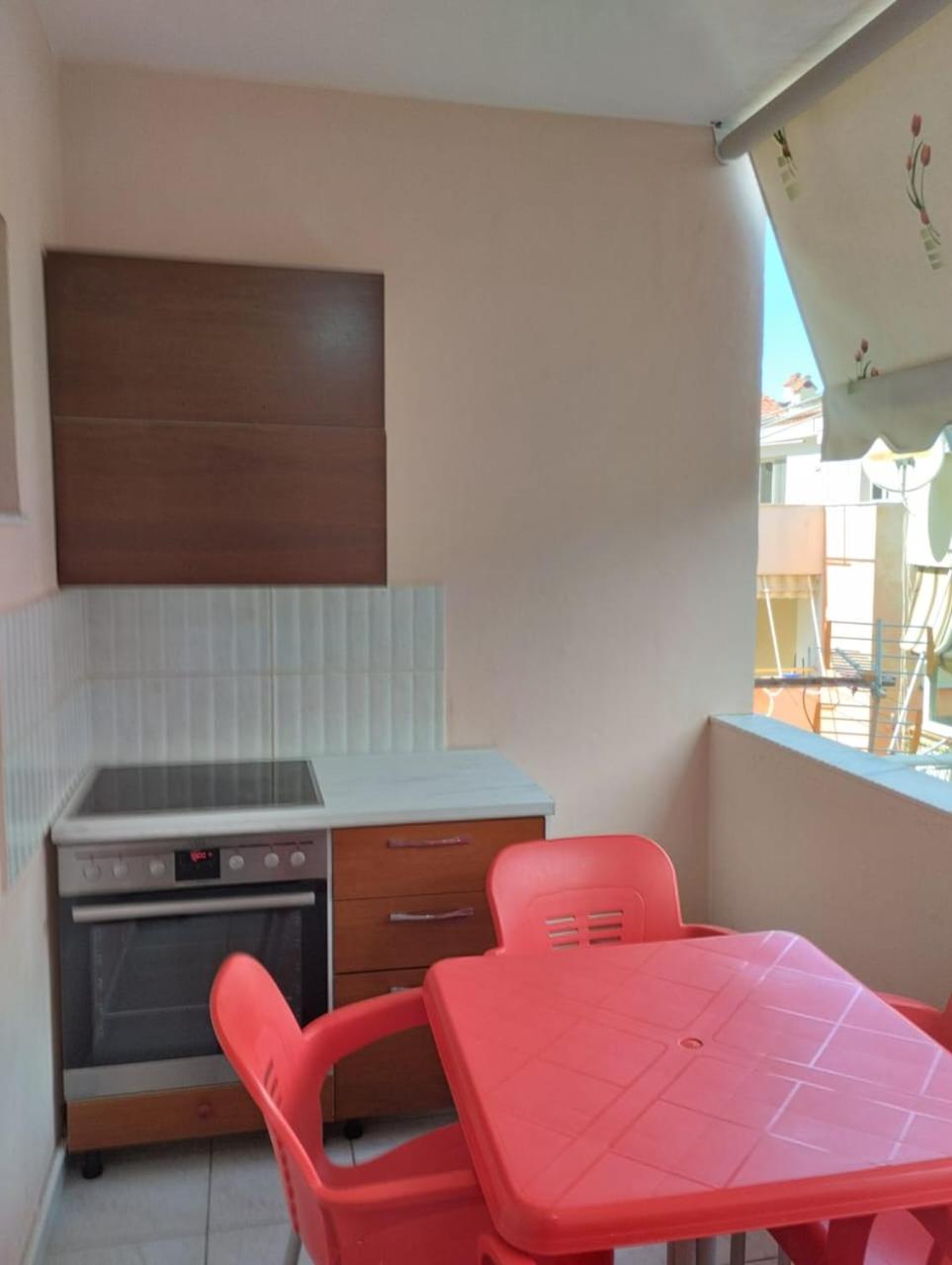 Spacious Studio apartment with Balcony, Durrës