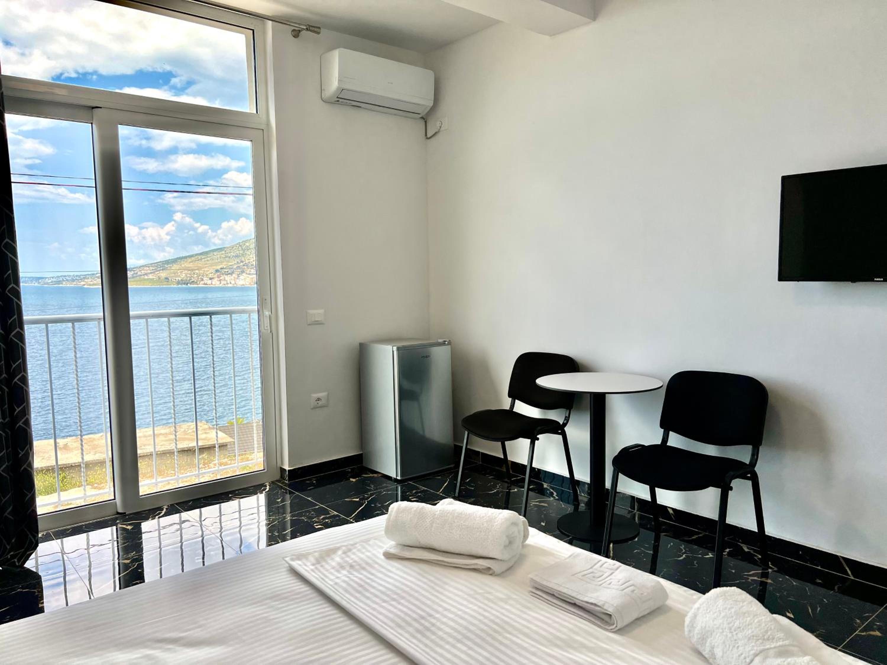 Redi's Seaview Apartments