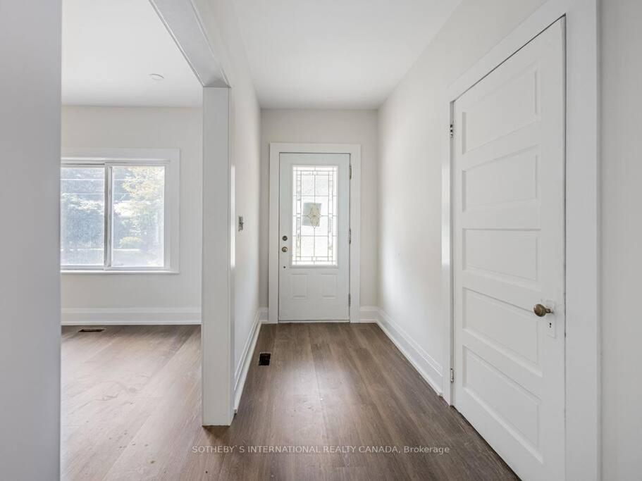 Cozy, Fully Renovated Home Near Lake- Lorne Park