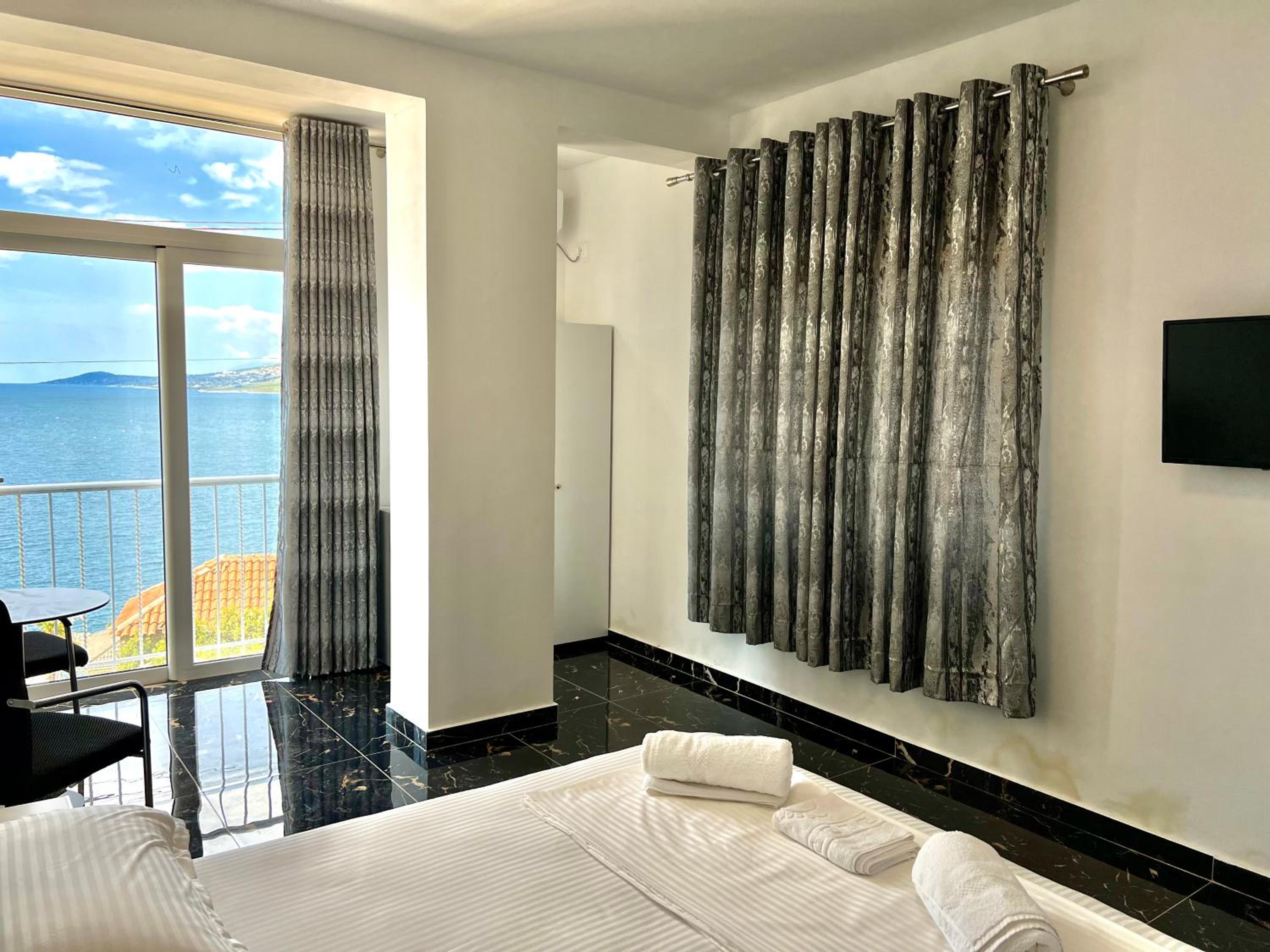 Redi's Seaview Apartments