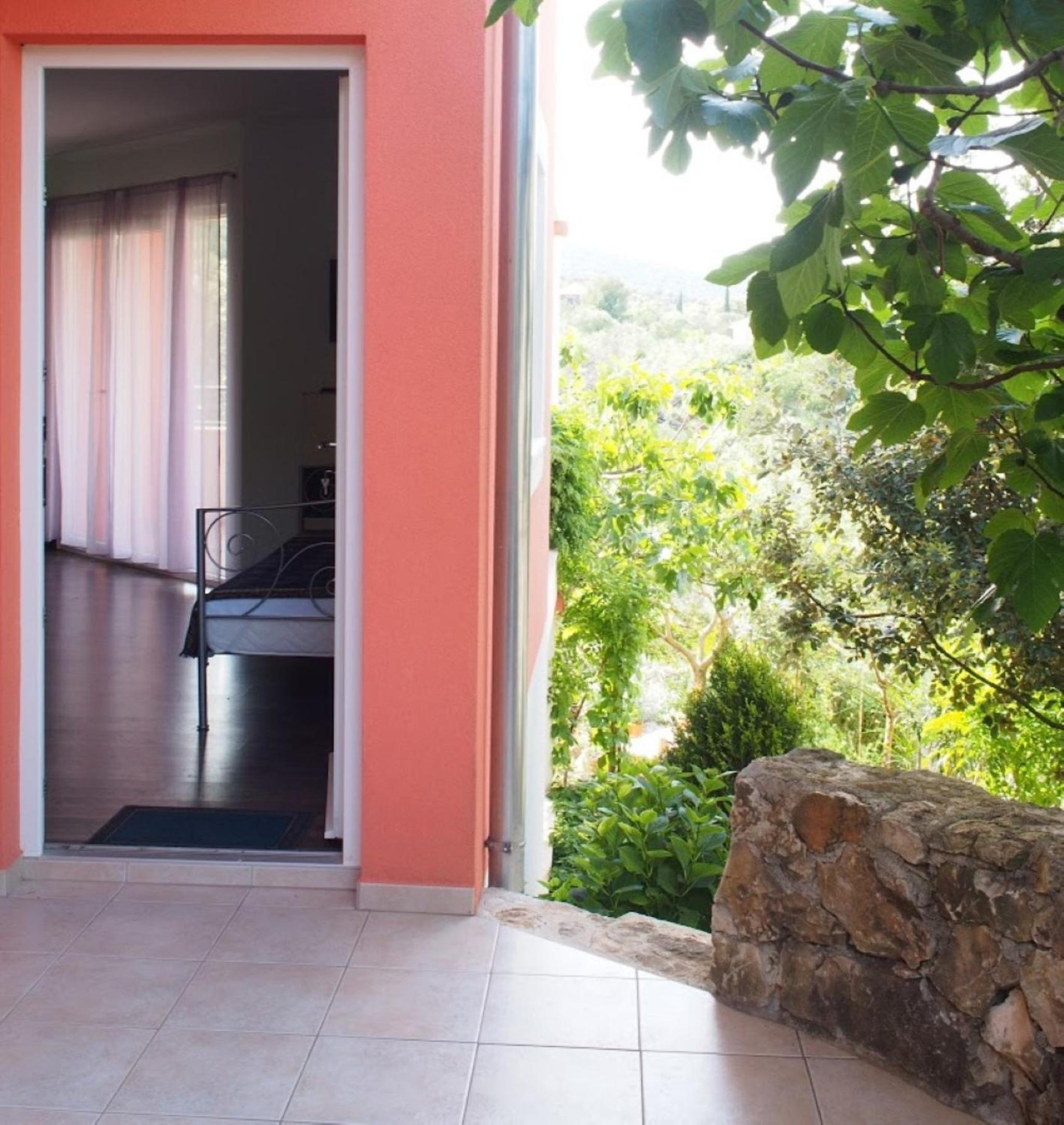 1 - Modern apt w big garden & terrace w sea view view 3