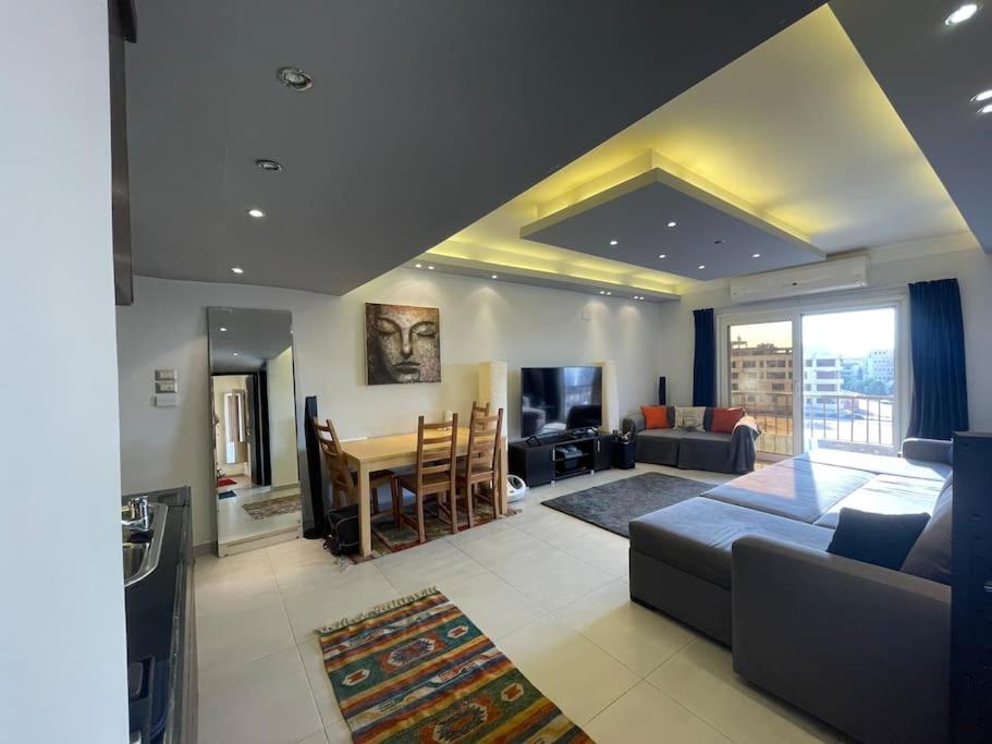 Comfortable Sunny apart 16 mins from Airport