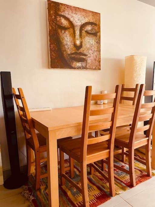 Comfortable Sunny apart 16 mins from Airport