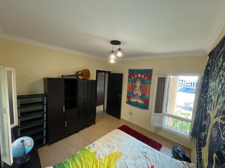 Comfortable Sunny apart 16 mins from Airport