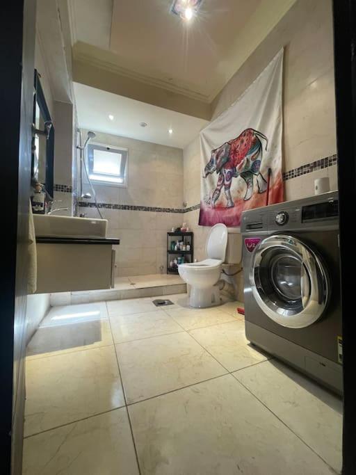 Comfortable Sunny apart 16 mins from Airport