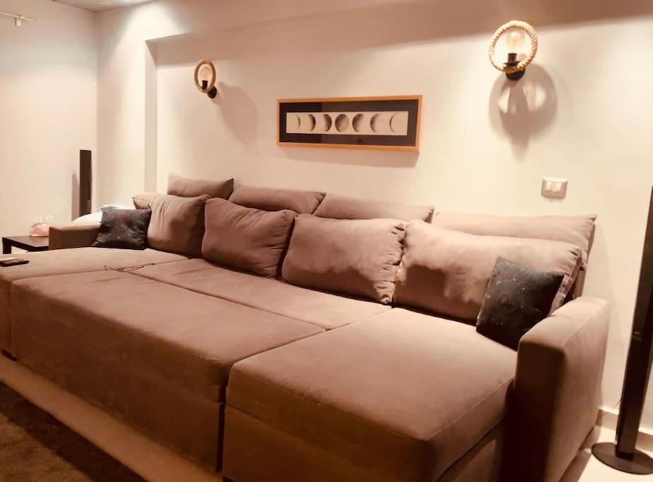 Comfortable Sunny apart 16 mins from Airport