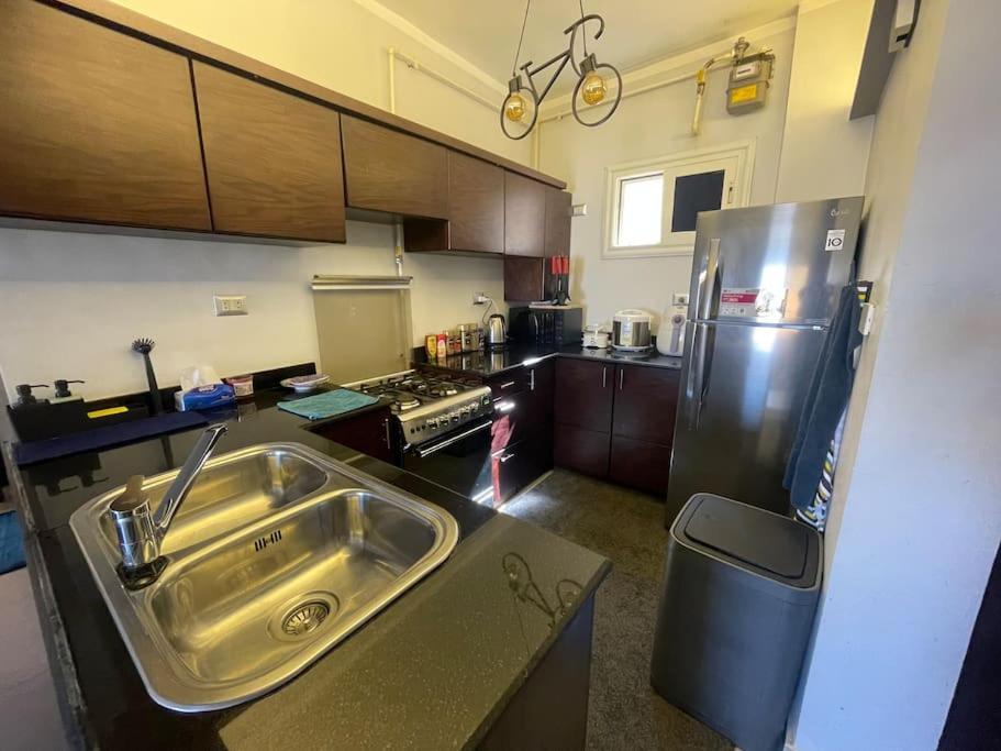 Comfortable Sunny apart 16 mins from Airport