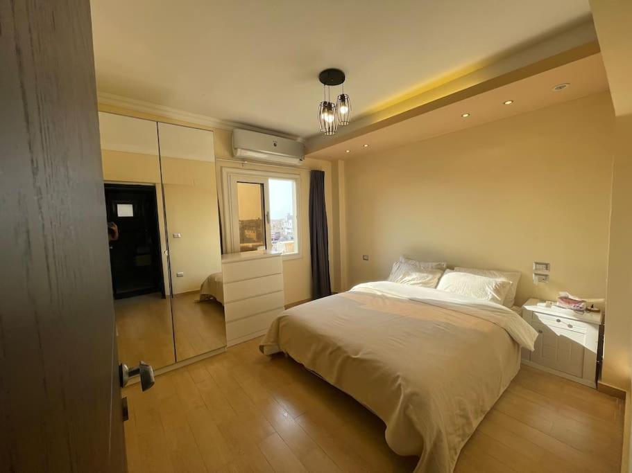 Comfortable Sunny apart 16 mins from Airport