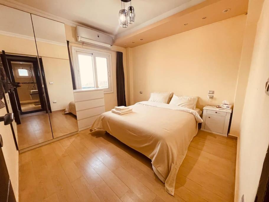 Comfortable Sunny apart 16 mins from Airport