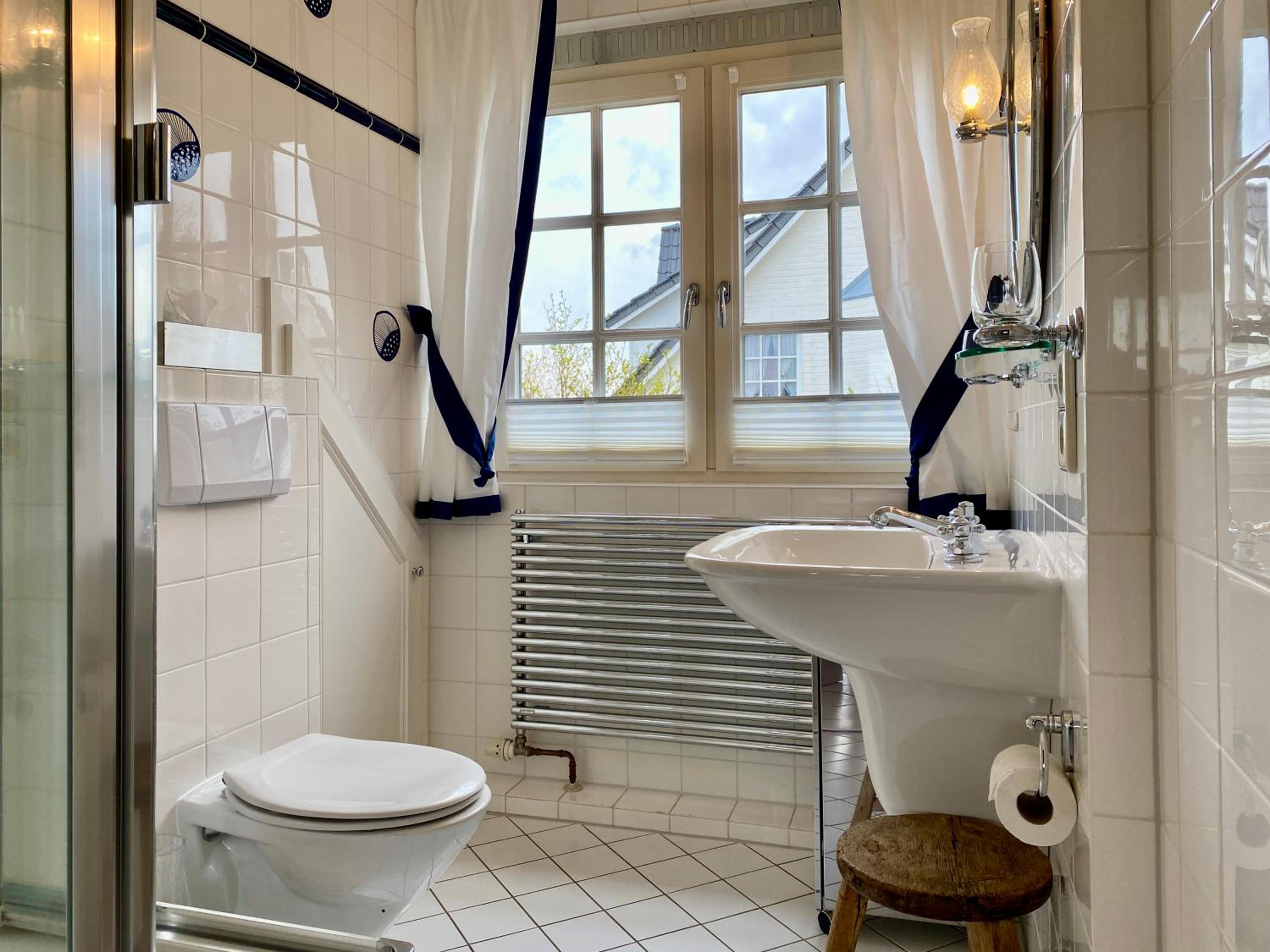 Biike en Schellinghörn — bathroom