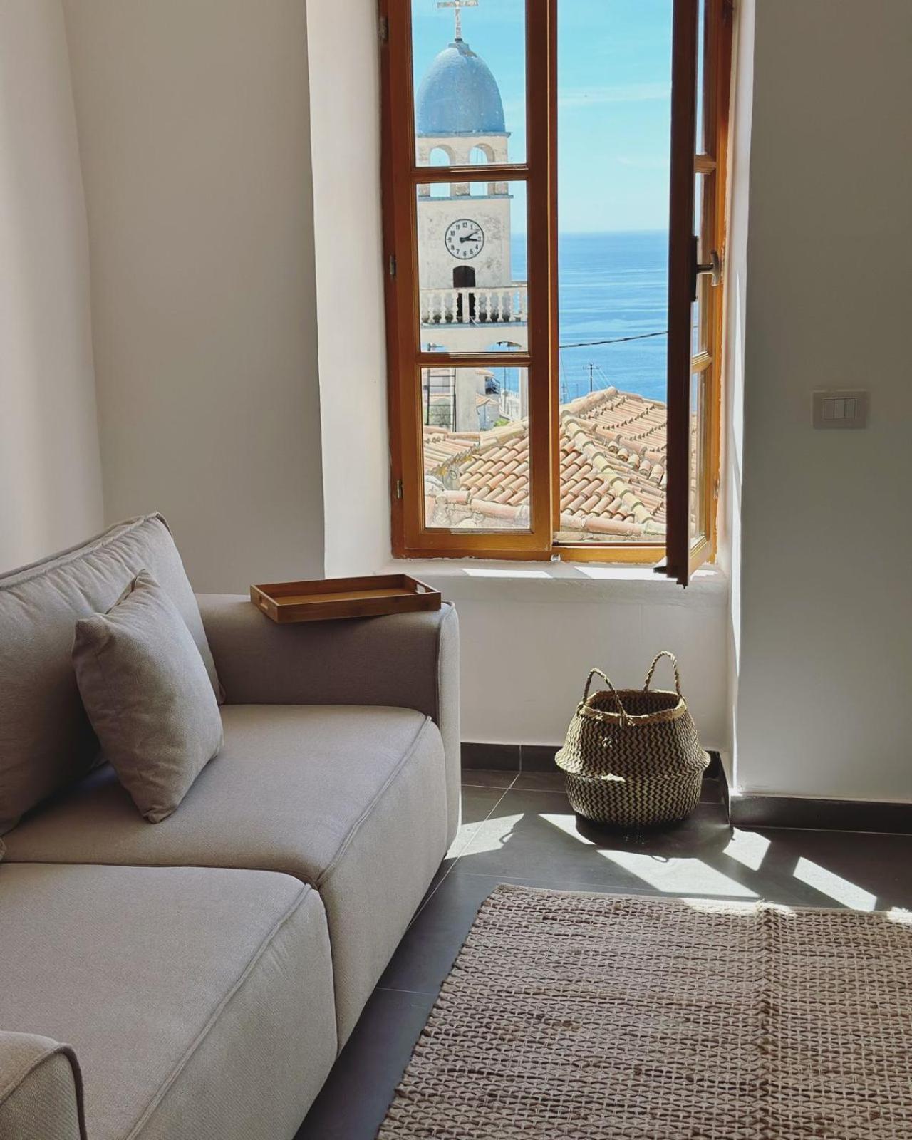 LION'S VILLA