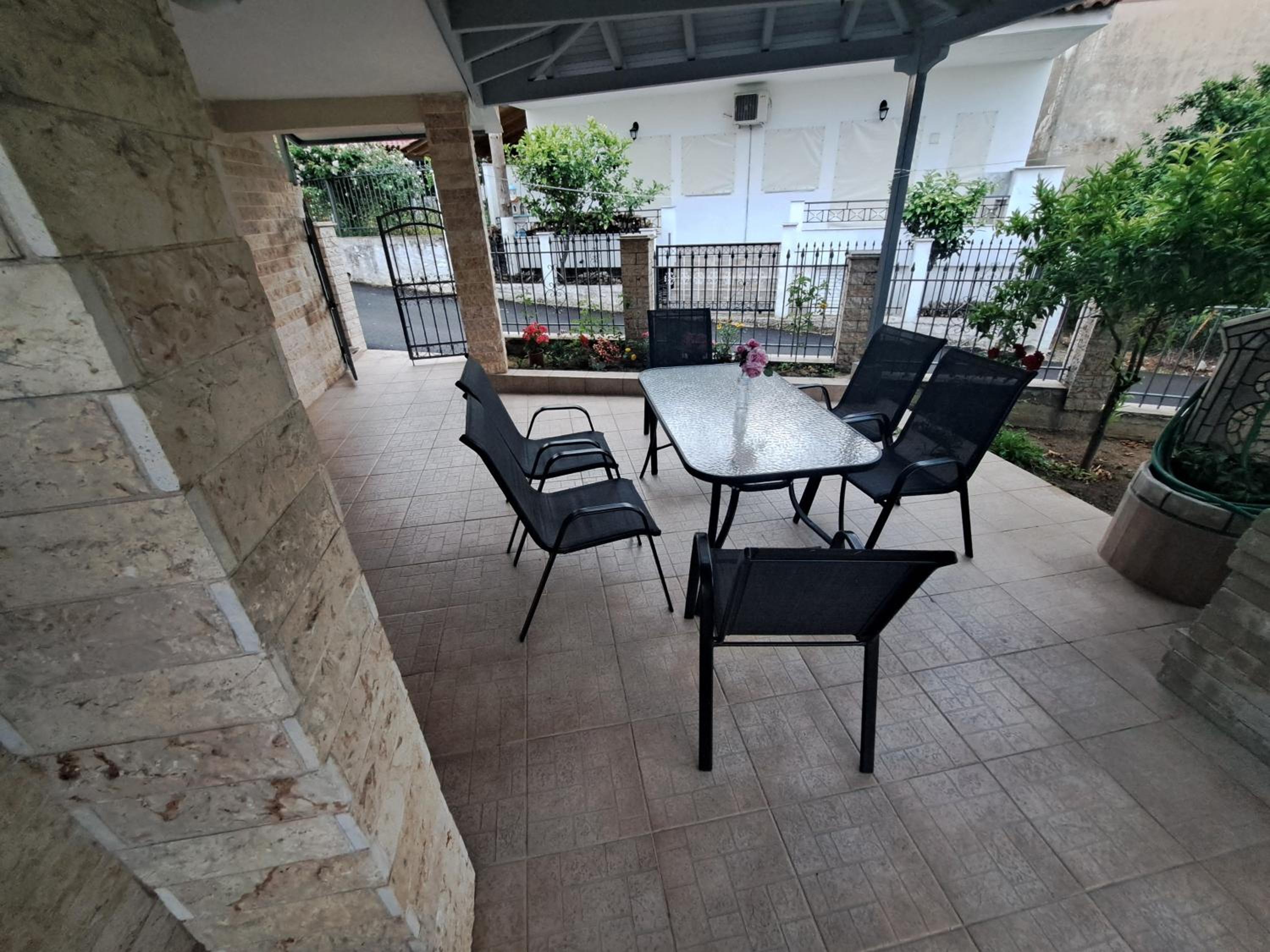 Traditional Stone House-Ideal for families