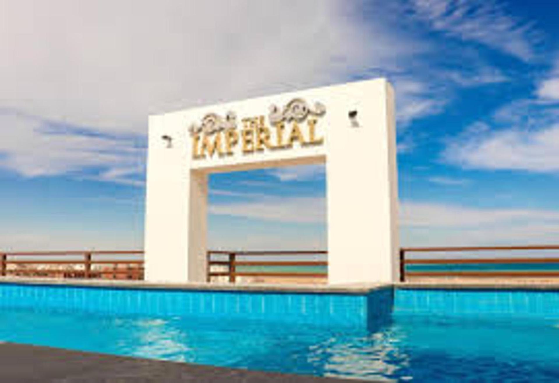 1 Bed Apartment Sleeps 2 - Communal Pool - Parking