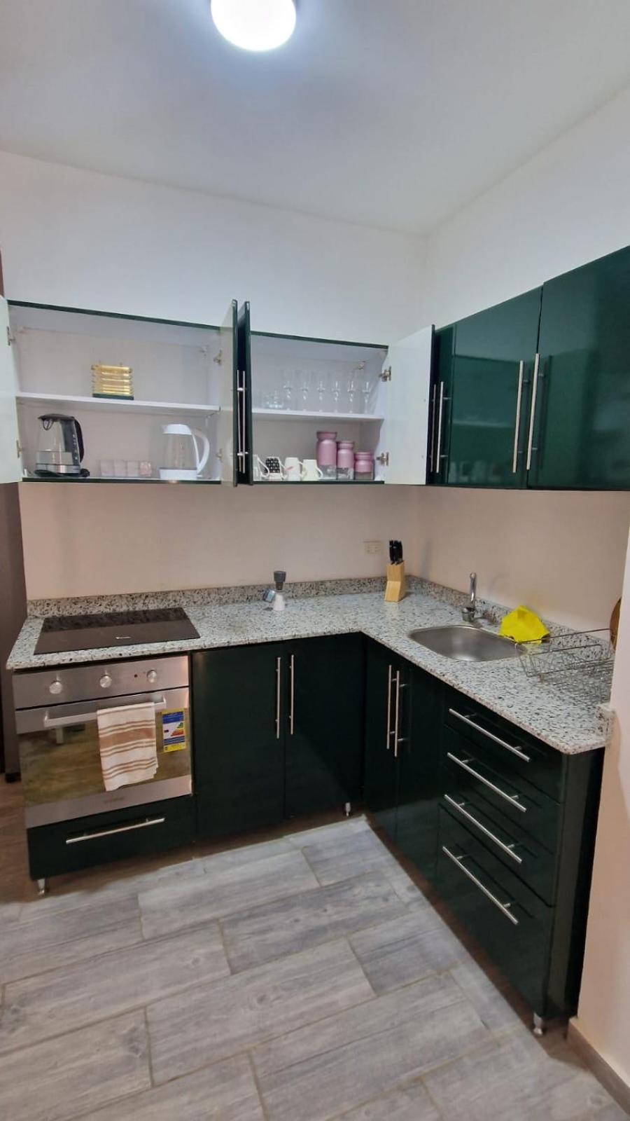 1 Bed Apartment Sleeps 2 - Communal Pool - Parking