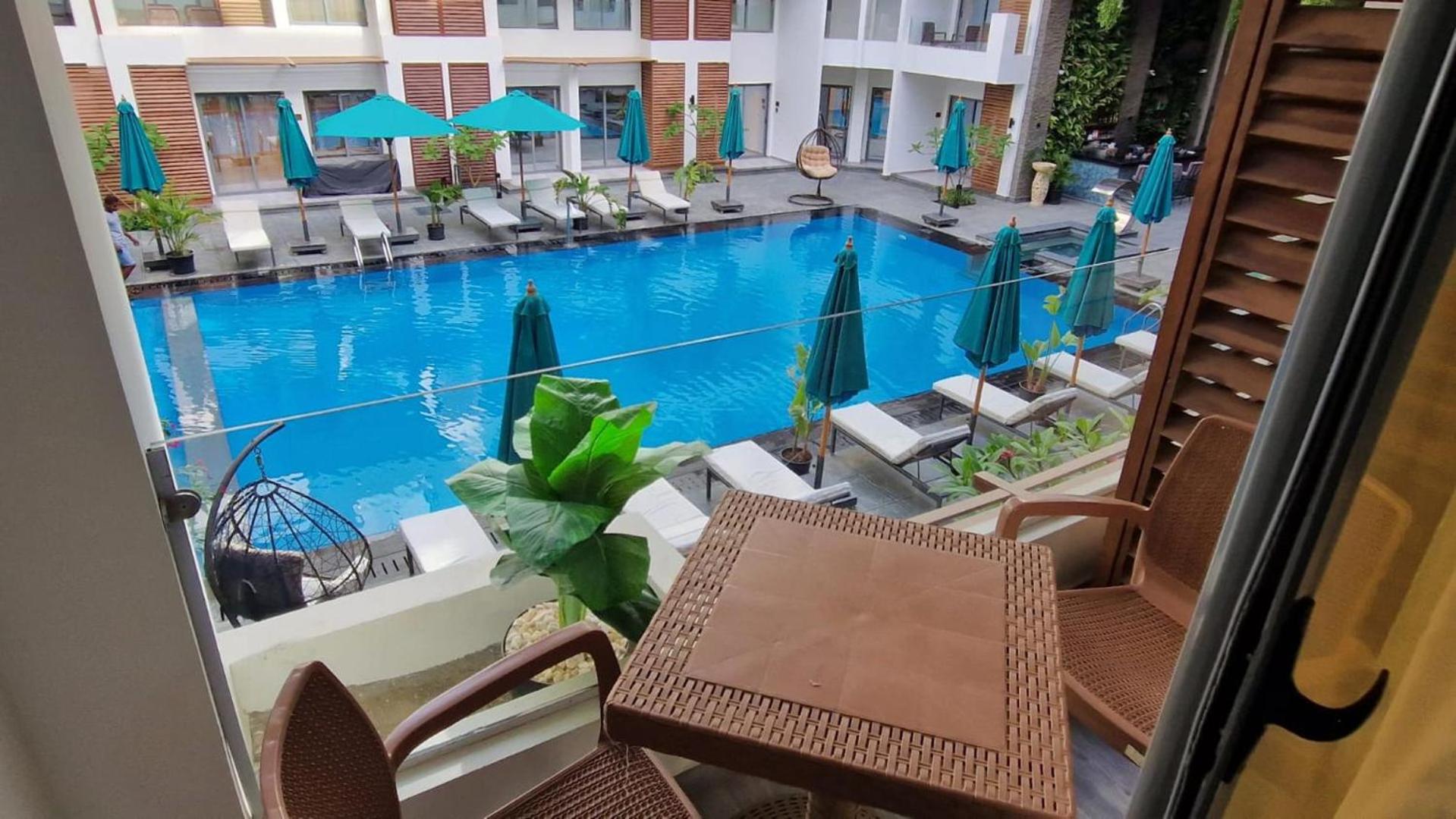 1 Bed Apartment Sleeps 2 - Communal Pool - Parking